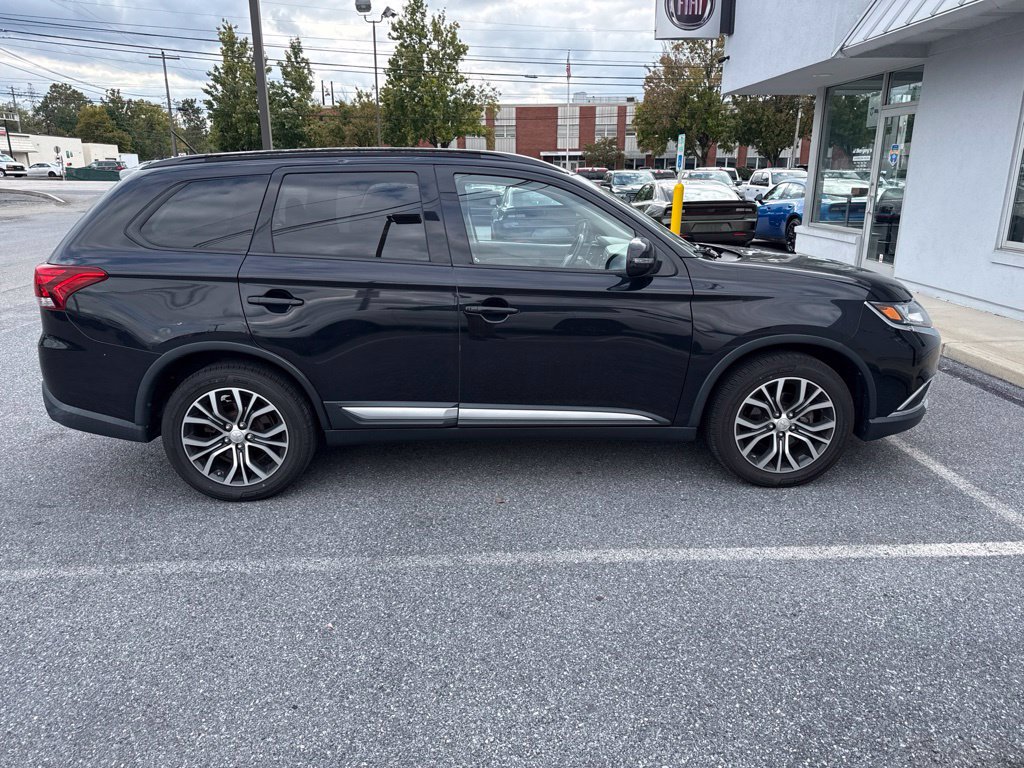 Used 2016 Mitsubishi Outlander SE AWD/4WD image 6