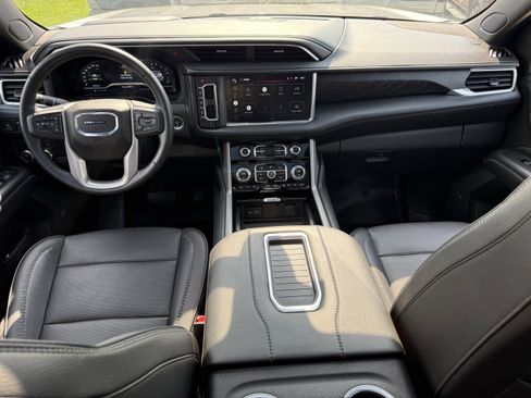 Used 2022 GMC Yukon XL Denali RWD image 13