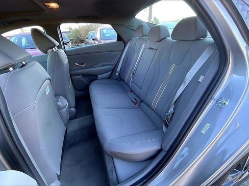 Used 2025 Hyundai Elantra SEL image 24