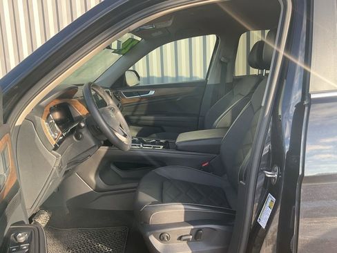 Used 2024 Volkswagen Atlas SE image 8