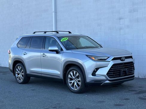 Used 2024 Toyota Grand Highlander Limited image 9