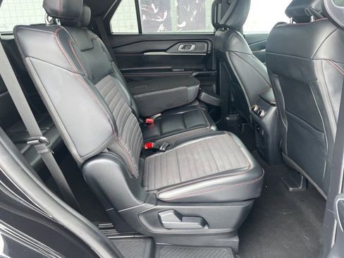 Used 2025 Ford Explorer ST-Line w/ ST-Line Street Pack image 15