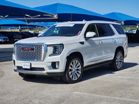 Used 2023 GMC Yukon Denali w/ Advanced Technology Package AWD/4WD image 2