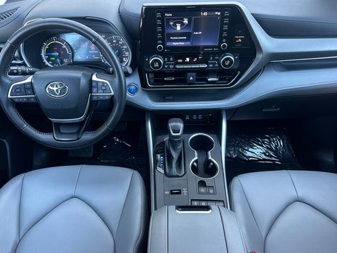 Certified 2022 Toyota Highlander XLE image 12
