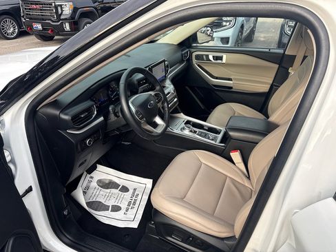 Used 2023 Ford Explorer XLT w/ Equipment Group 202A image 15