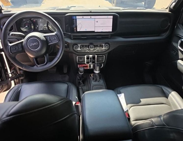 Used 2024 Jeep Wrangler Unlimited Rubicon 4xe AWD/4WD image 9