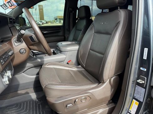 Used 2021 GMC Yukon Denali w/ Denali Premium Package image 13