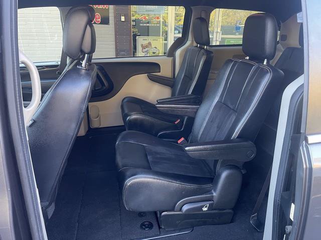 Used 2016 Dodge Grand Caravan FWD image 15