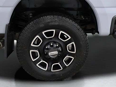 Used 2024 Ford F350 Platinum w/ FX4 Off-Road Package image 35