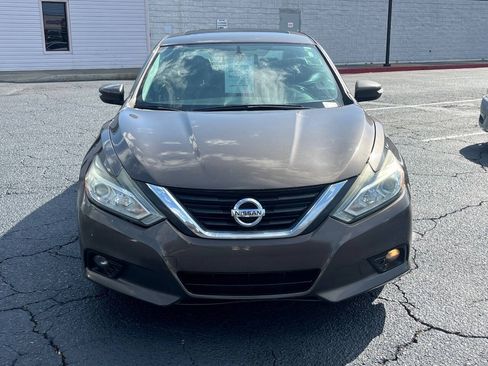 Used 2017 Nissan Altima 2.5 SL w/ Moonroof Package FWD image 3