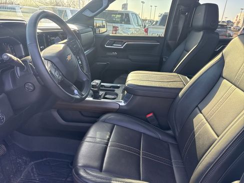 Used 2025 Chevrolet Silverado 1500 High Country w/ High Country Premium Package AWD/4WD image 8
