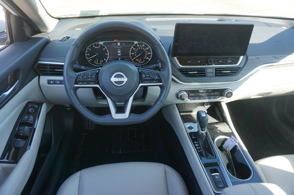 Used 2024 Nissan Altima 2.5 SL FWD image 6
