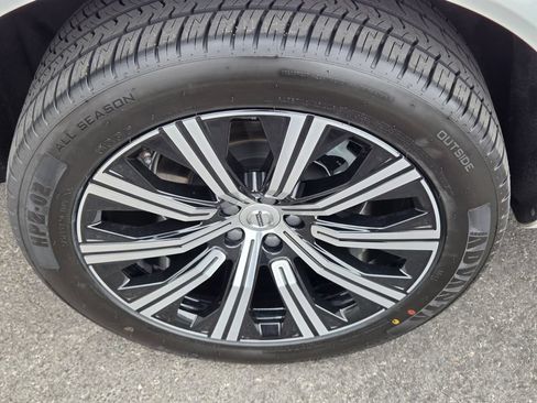 Used 2023 Volvo XC90 B6 Plus w/ Protection Package Premier AWD/4WD image 10