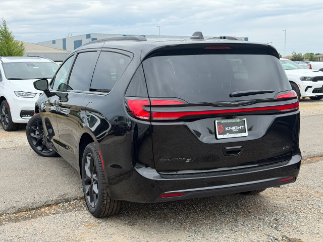 New 2026 Chrysler Pacifica Select AWD/4WD image 9