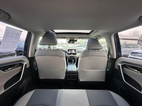 Used 2019 Toyota RAV4 Limited image 12