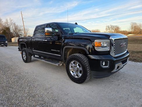 Used 2015 GMC Sierra 2500 Denali w/ Duramax Plus Package image 6