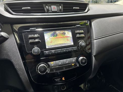 Used 2017 Nissan Rogue S AWD/4WD image 25