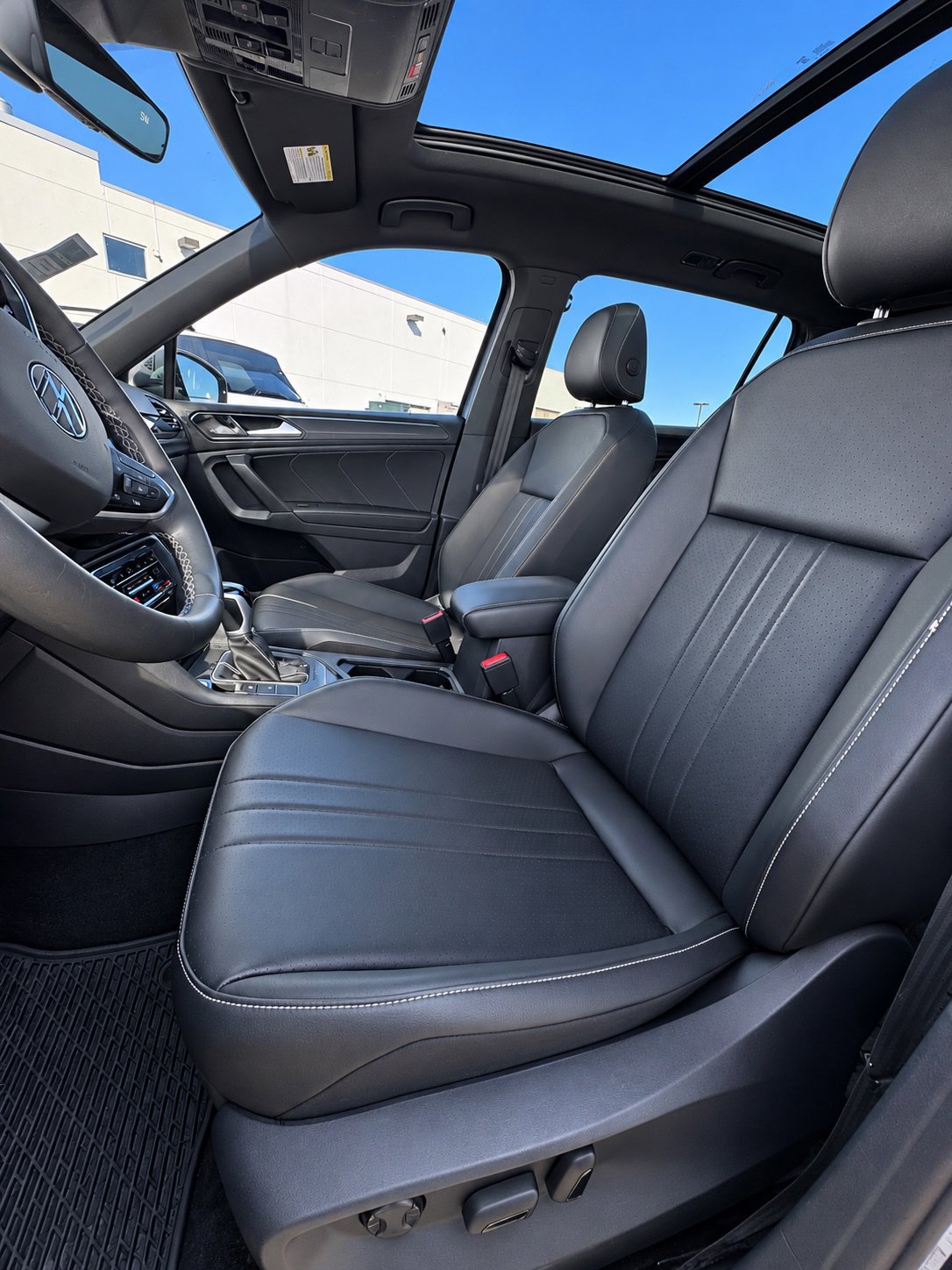 Certified 2023 Volkswagen Tiguan SE R-Line FWD image 10