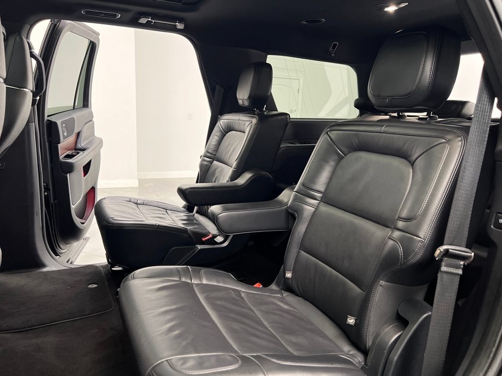 Used 2024 Lincoln Navigator Reserve AWD/4WD image 16