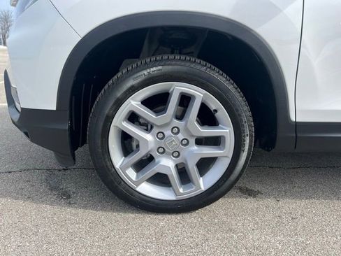 Used 2024 Honda Passport EX-L image 11