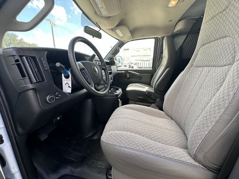 Used 2025 Chevrolet Express 2500 w/ Driver Convenience Package image 33