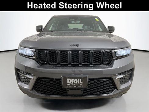 Used 2024 Jeep Grand Cherokee Altitude AWD/4WD image 3