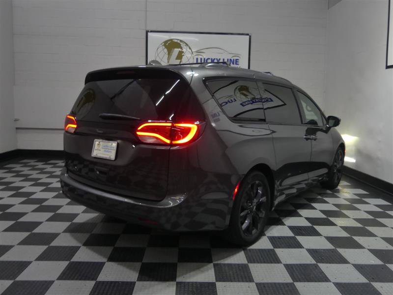 Used 2019 Chrysler Pacifica Limited w/ Advanced Safetytec Group FWD image 10