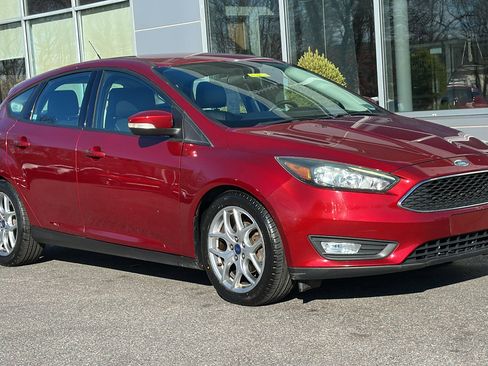 Used 2015 Ford Focus SE w/ Equipment Group 201A image 2