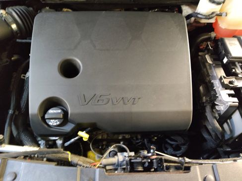 Used 2022 Chevrolet Traverse LT FWD image 30