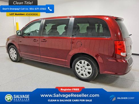 Used 2018 Dodge Grand Caravan SE image 3