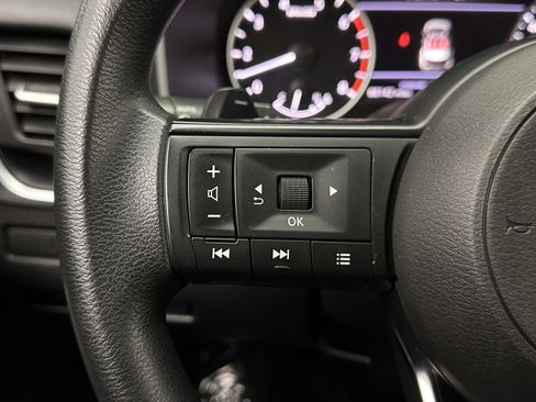 Used 2023 Nissan Rogue S image 19