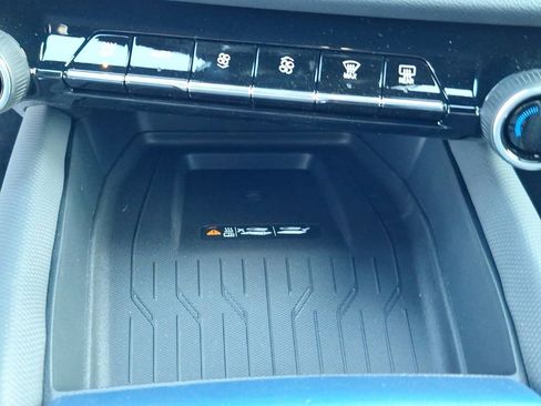 New 2026 Chevrolet Equinox EV LT image 32