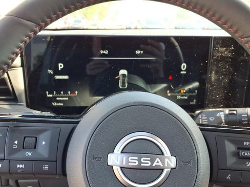 New 2026 Nissan Kicks SR w/ SR Premium Package FWD image 16