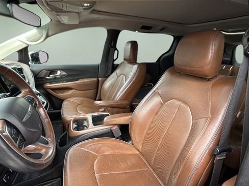 Used 2018 Chrysler Pacifica Limited image 14