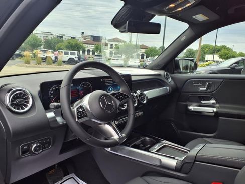 New 2025 Mercedes-Benz GLB 250 4MATIC image 15