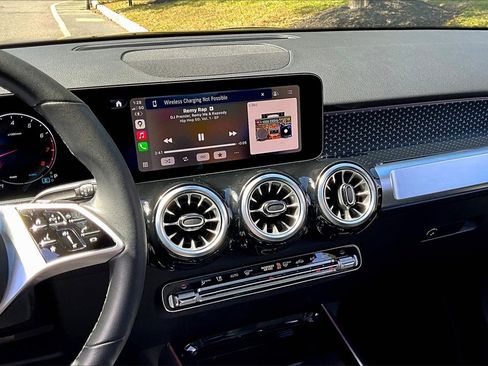 Used 2025 Mercedes-Benz GLB 250 4MATIC image 6