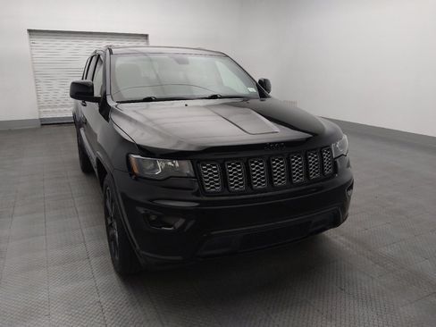 Used 2018 Jeep Grand Cherokee Altitude RWD image 14