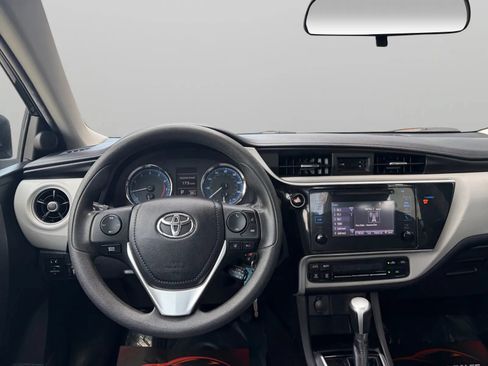 Used 2019 Toyota Corolla LE FWD image 25