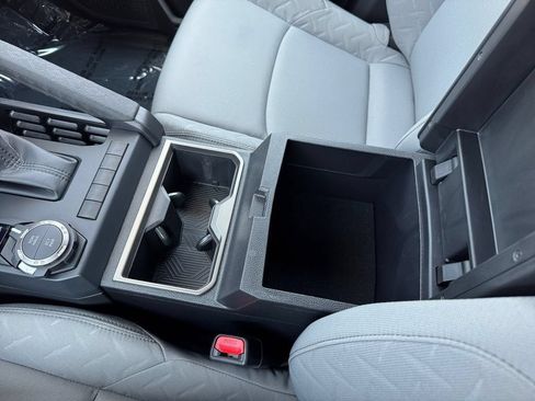 Certified 2025 Toyota Tacoma SR5 AWD/4WD image 28