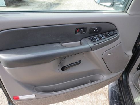 Used 2003 Chevrolet Suburban LS w/ LS Preferred Equipment Group image 12