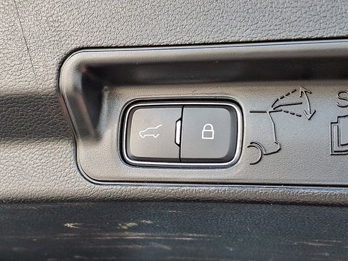 Certified 2022 Ford Explorer XLT w/ Equipment Group 202A image 29