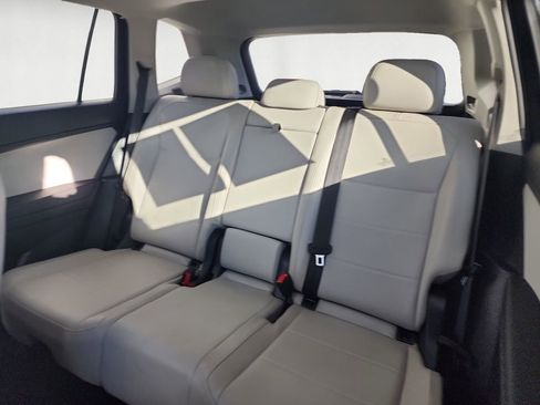 Used 2021 Volkswagen Tiguan SE w/ Panoramic Sunroof Package image 13