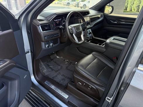 Used 2021 GMC Yukon XL Denali w/ Denali Premium Package AWD/4WD image 20
