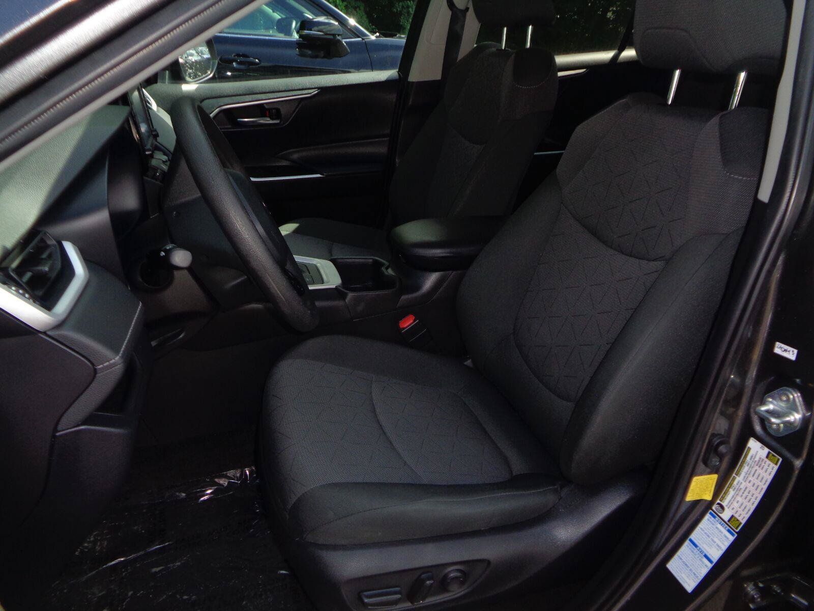 Used 2022 Toyota RAV4 XLE w/ Convenience Package AWD/4WD image 17
