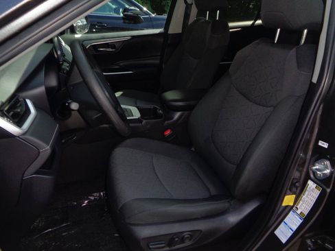Used 2022 Toyota RAV4 XLE w/ Convenience Package AWD/4WD image 17