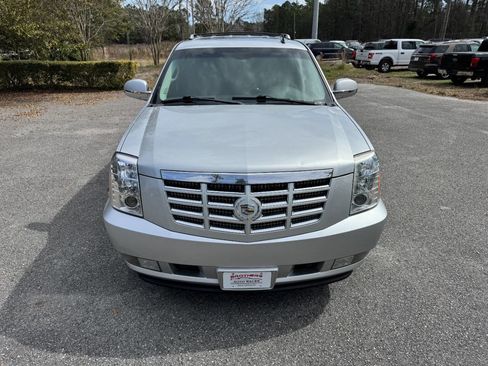 Used 2012 Cadillac Escalade Luxury image 2
