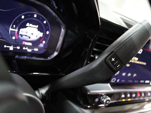 Used 2025 GMC Sierra 1500 Elevation image 40