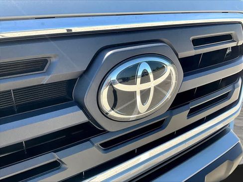Used 2019 Toyota Tacoma SR5 AWD/4WD image 35