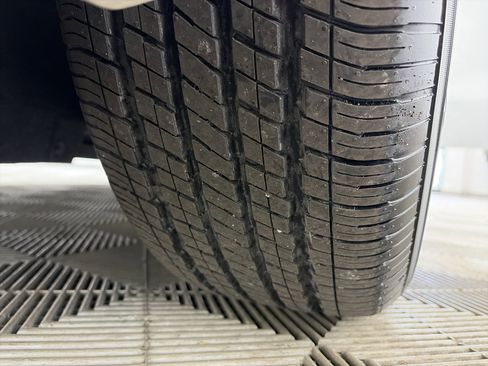 Used 2024 Chrysler Pacifica Touring-L image 13