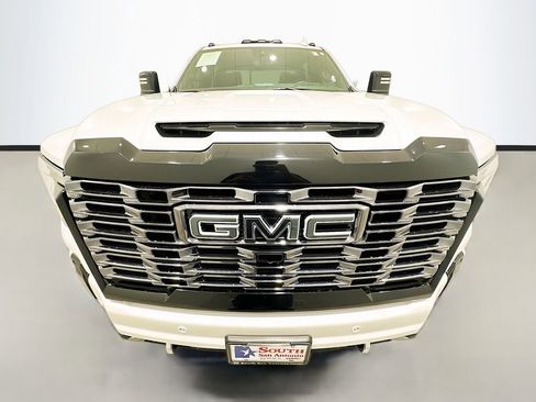 Used 2025 GMC Sierra 2500 Denali Ultimate AWD/4WD image 2